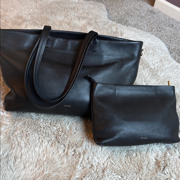 Cuyana Small Zipper Tote and Toiletries Set Black - Picture 2 of 11